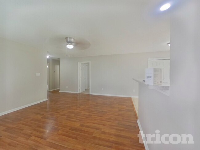 Foto del edificio - 6417 Sunman Rd