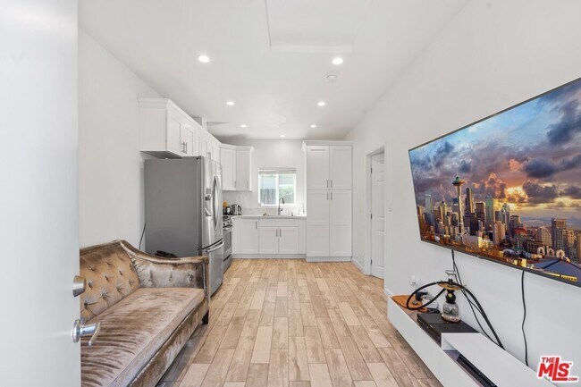 Foto del edificio - 22838 Mariano St