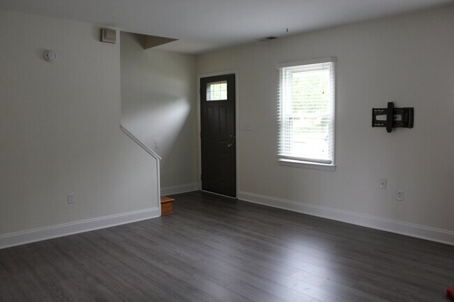 Foto del edificio - 904 Bethany Ct