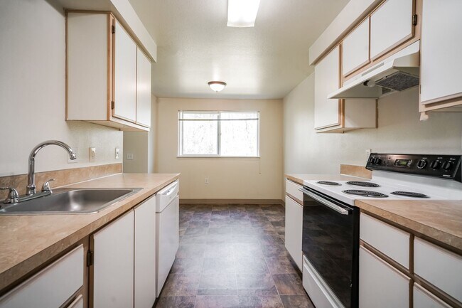 Foto del edificio - Live by the Lake-- Quiet Corvallis Living - REDUCED RENT!