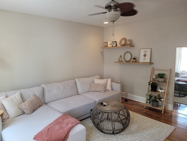 Building Photo - 56 Telegraph St