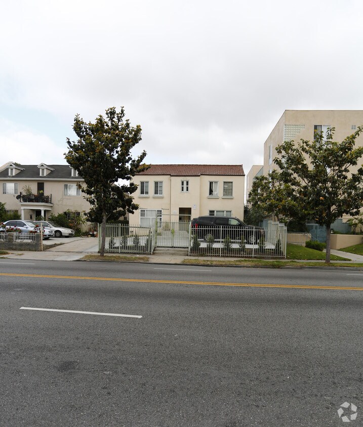 Building Photo - 411 S Wilton Pl