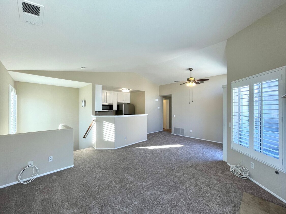 Primary Photo - Perfect 2B/2BA Home w/ Garage & Fireplace!