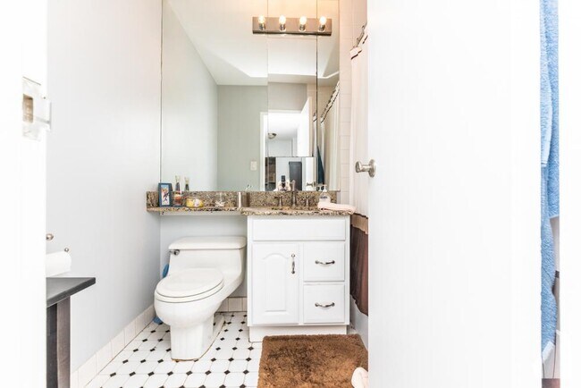 Building Photo - 1 bedroom in Chicago IL 60610