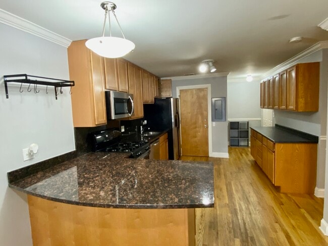 Foto del edificio - 1514 W Pratt Blvd