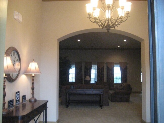 Building Photo - 1527 W Sunshine Dr