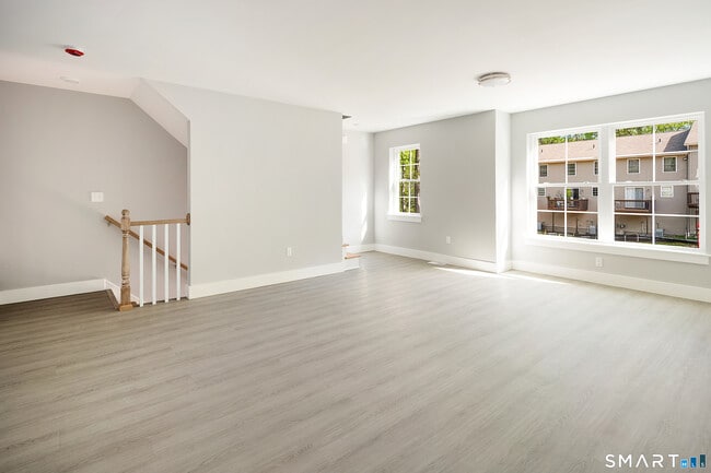 Building Photo - 91 Taft Pointe