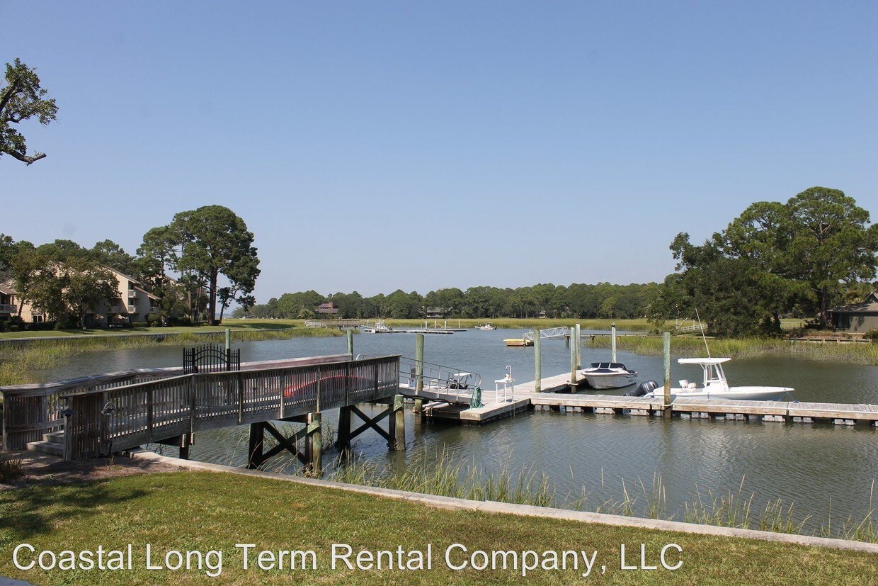 Primary Photo - 226 S Sea Pines Dr