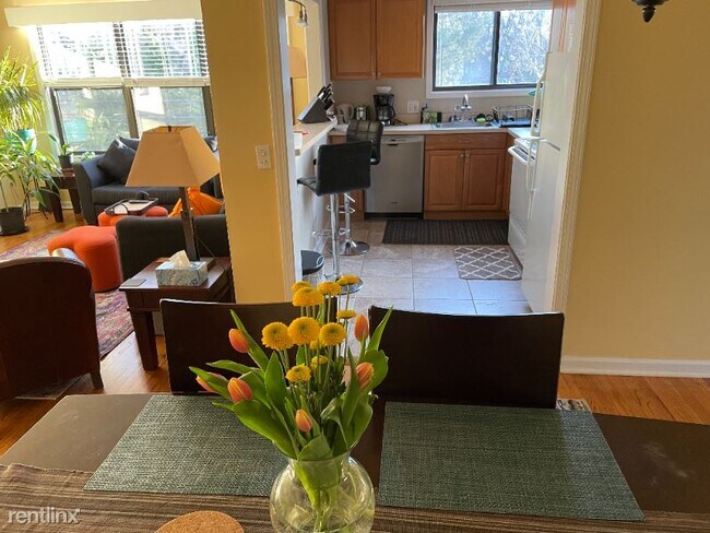 Foto del edificio - 2 br, 1 bath Condo - 25835 Woodward Ave