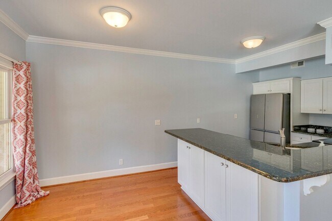 Foto del edificio - Spacious 2BR/2BA End Unit Condo in Desirab...