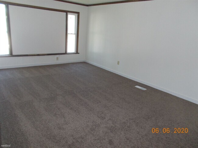 Building Photo - 657 Sibley St
