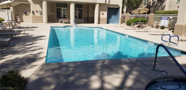 Foto del edificio - 1908 Desert Falls Ct