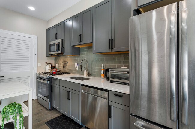 Encimeras de mármol - 1028 Bladensburg Rd NE