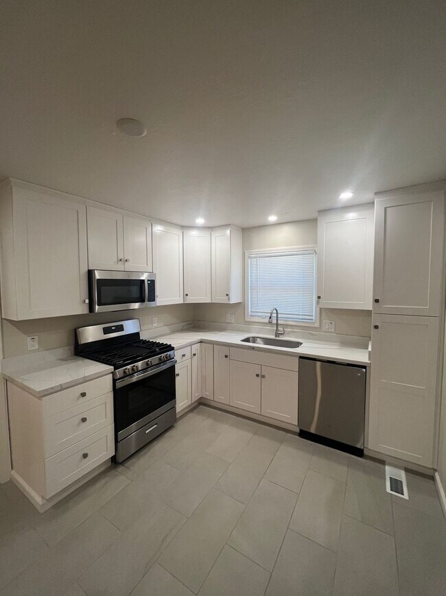 Foto del edificio - Beautifully Remodeled 2 Bedroom 1 Bathroom in the McDonald Area of Northeast Santa Rosa