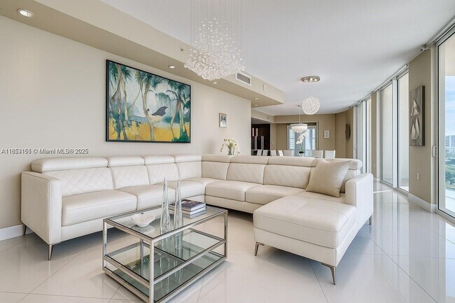 Foto del edificio - 150 Sunny Isles Blvd