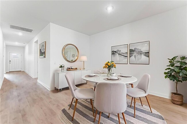 Foto del edificio - 114 S Maroon Ave