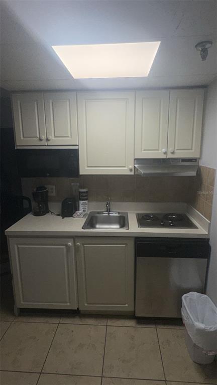 Foto del edificio - 6165 Carrier Dr