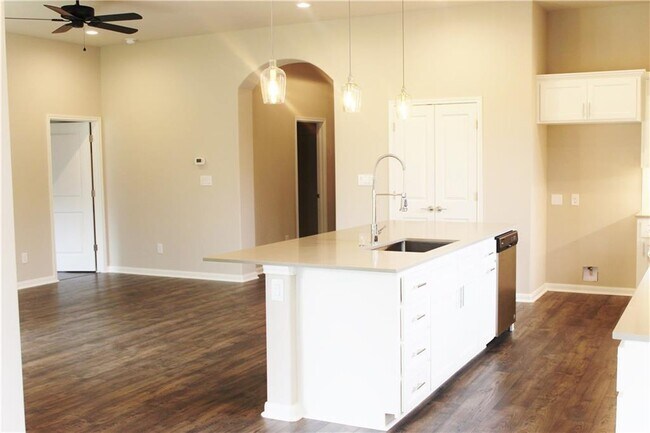 Building Photo - 14605 Debba Dr