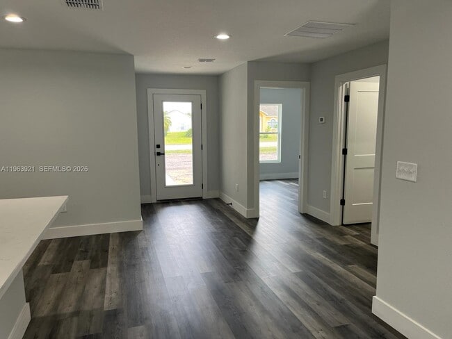 Foto del edificio - 5511 Ponce De Leon Blvd