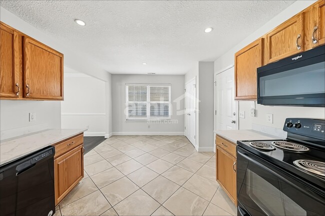 Building Photo - 10740 Glenluce Ave