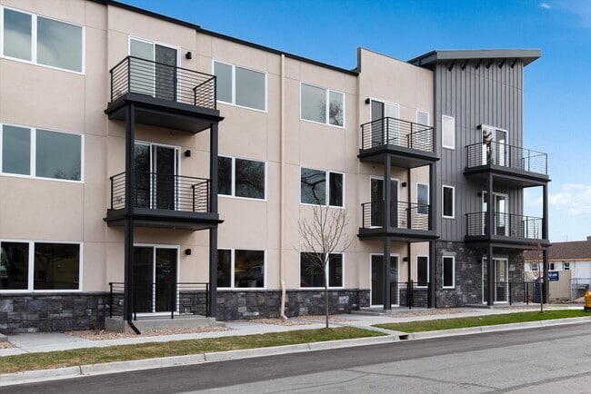 Building Photo - 1588 Routt St