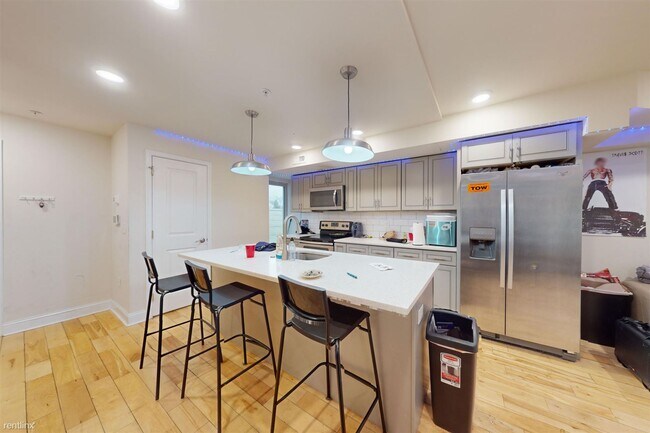 Foto del edificio - 4 br, 4 bath Triplex - 1950 N GRATZ ST Uni...