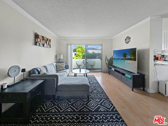 Foto del edificio - 440 Raymond Ave