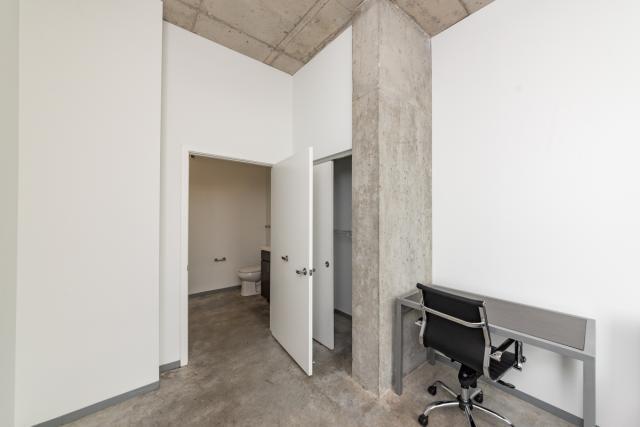 Building Photo - 2 bedroom in Chicago IL 60615