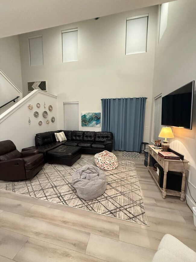 Foto del edificio - 663 Juniper Hill Dr