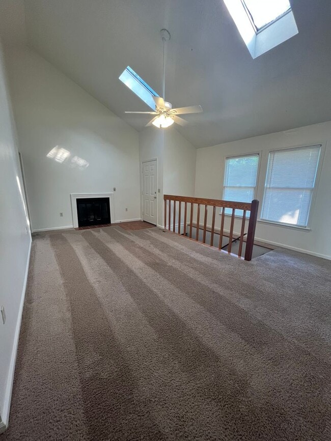 Foto del edificio - 4 Bedroom 2 Bath Single Family Home