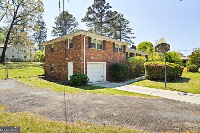 Building Photo - 2464 Mountain View School Rd NE