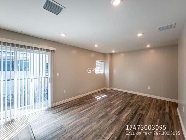 Foto del edificio - 5258 Denny Ave