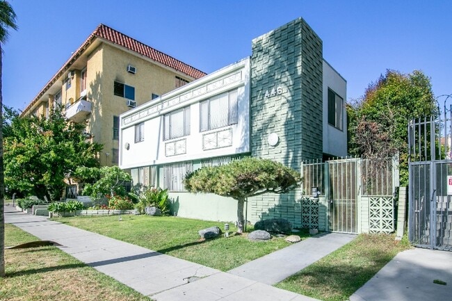 Building Photo - 446 S St Andrews Pl