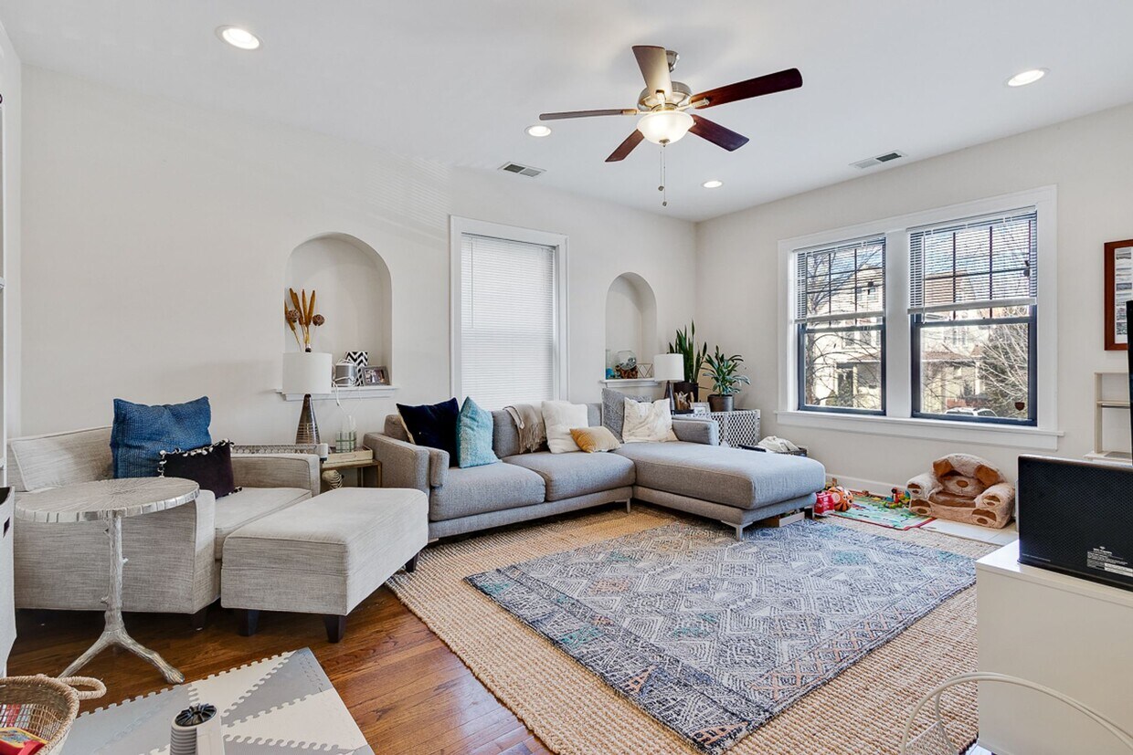Foto principal - 1821 W Leland Ave