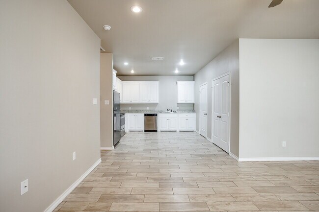 Building Photo - Gorgeous Duplex in South Lubbock