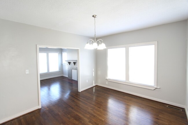 Building Photo - New On The Market with Fresh Updates!!