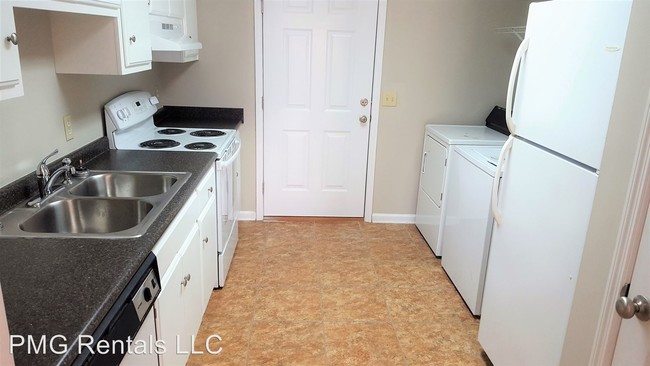 Building Photo - 2 br, 1 bath Apartment - 26 Southern Ct
