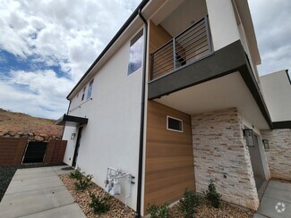Building Photo - 828 E Desert Cactus Dr