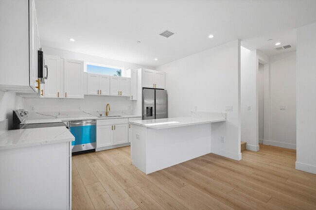 Building Photo - 11533 Dronfield Ave