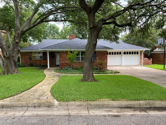 Building Photo - 3621 Winifred Dr