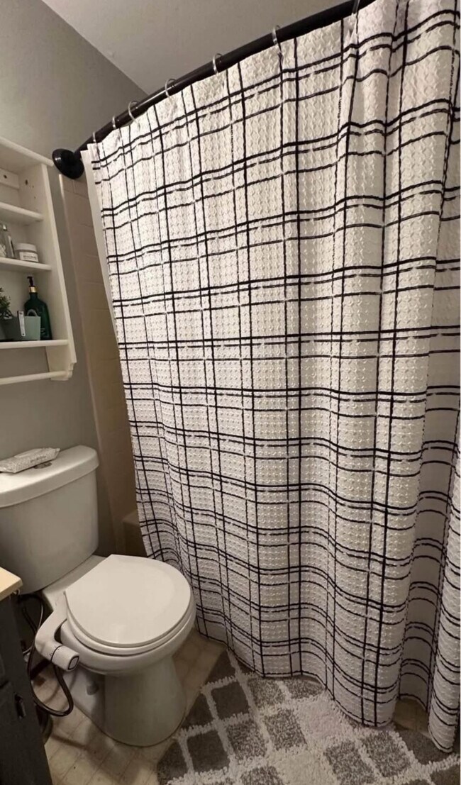 Baño compartido - 11406 Enchanted Woods Way