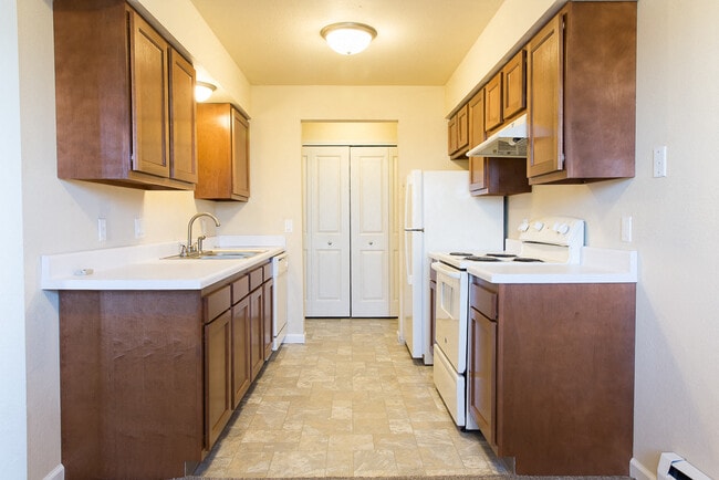 Building Photo - Wimbledon Apartments