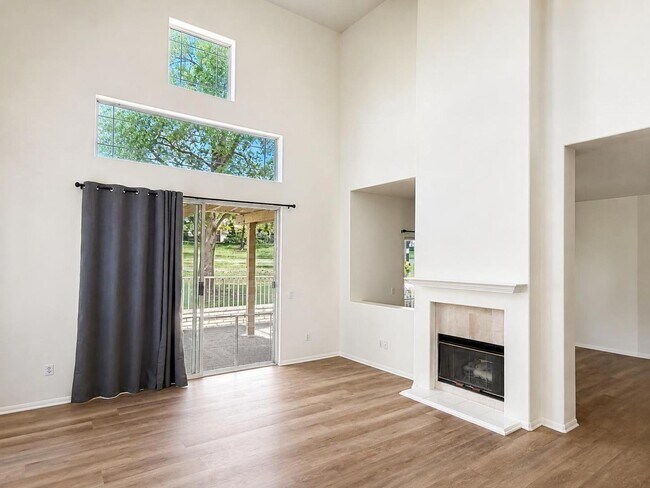 Foto del edificio - 1441 Upland Hills Dr N