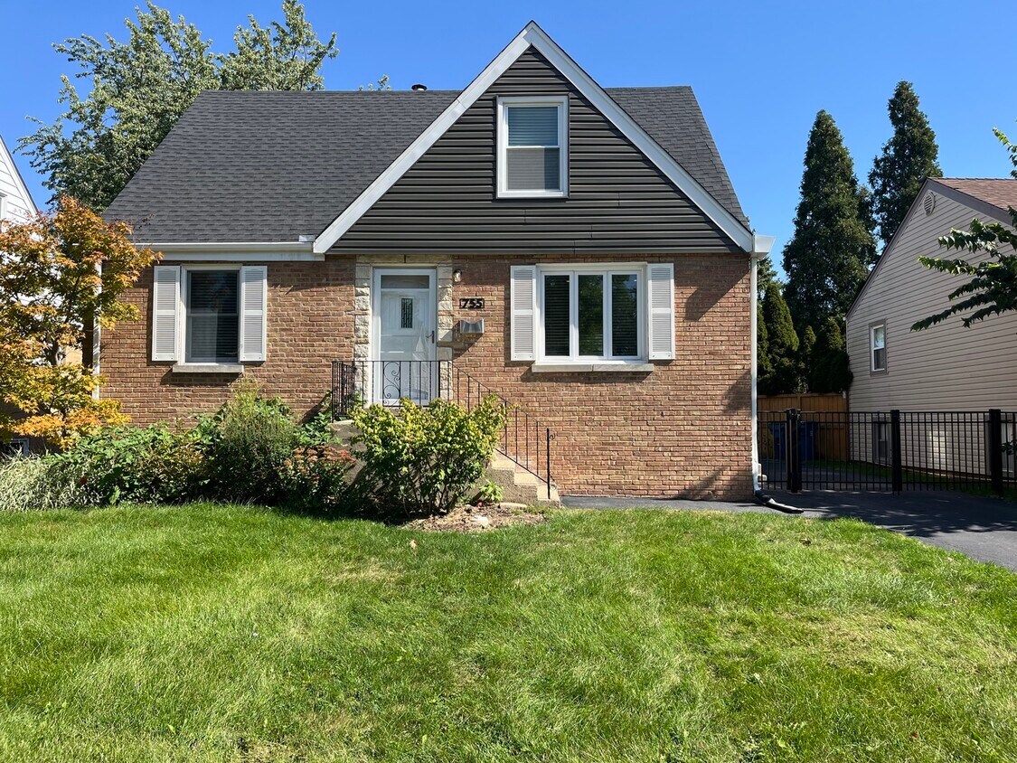 Primary Photo - 755 Spring Rd
