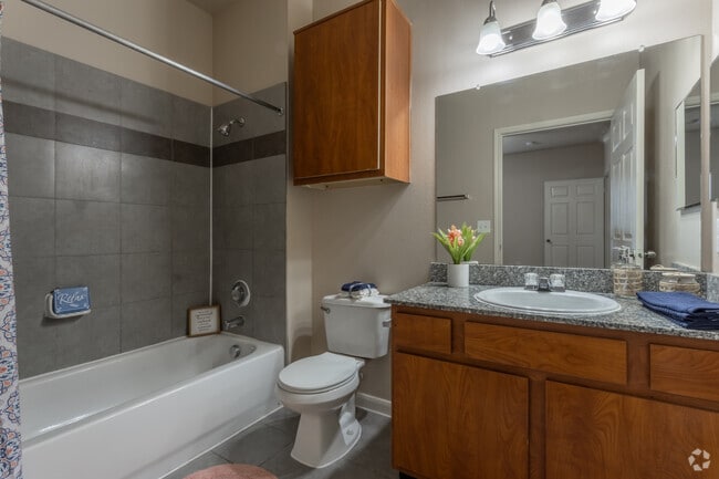 2BR, 2BA - 1,064SF - First Bathroom - Atascocita Pines