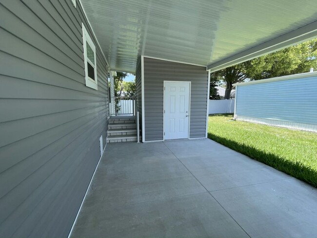 Building Photo - 4300 E Bay Dr