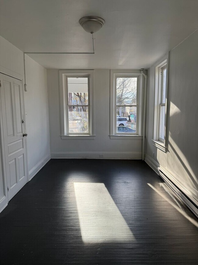 Foto del edificio - 351 Smyser St