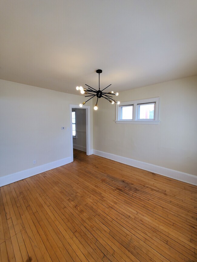 Building Photo - Beautiful 2BED/1BATH Riverwest Lower Unit