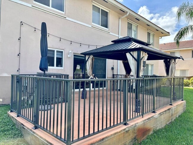 Building Photo - 4901 Palm Garden Ln