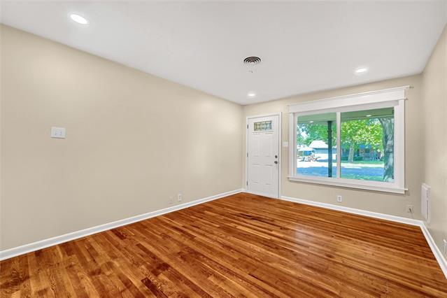 Building Photo - 1422 Hillcrest Dr